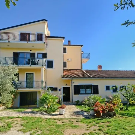 Nettes In Valica Mit Grossem Garten By Interhome Mazurija